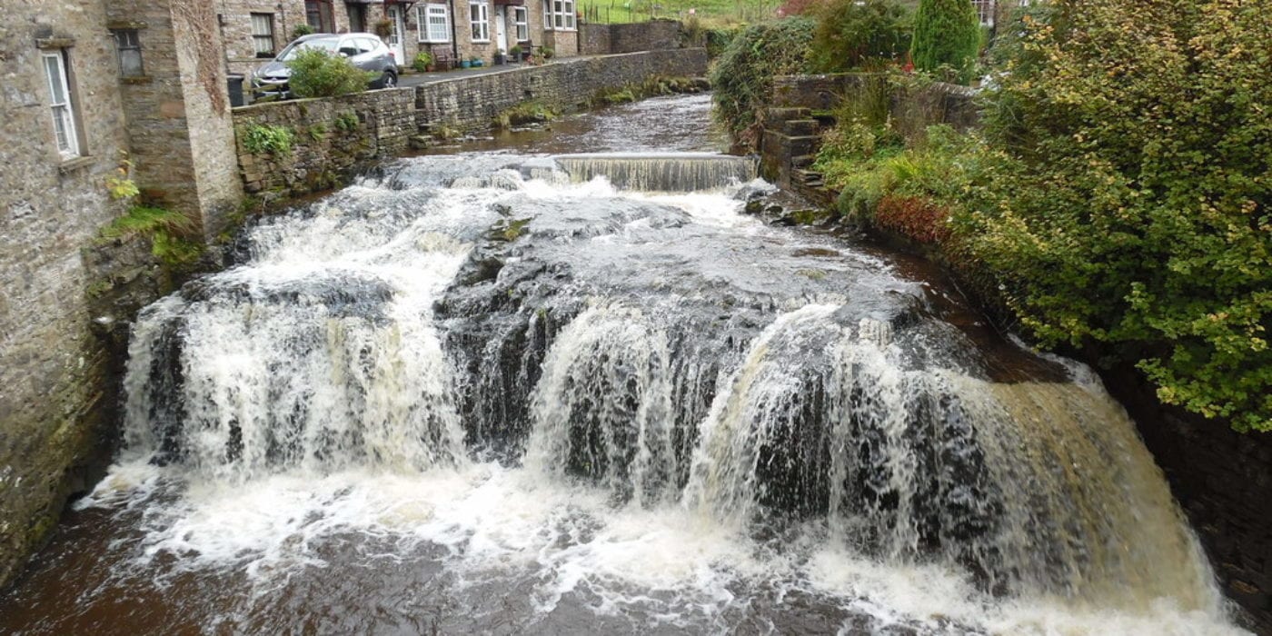 Hawes business waste - Weir and Waterfall, Hawes cc-by-sa/2.0 - © David Hillas - geograph.org.uk/p/5573217